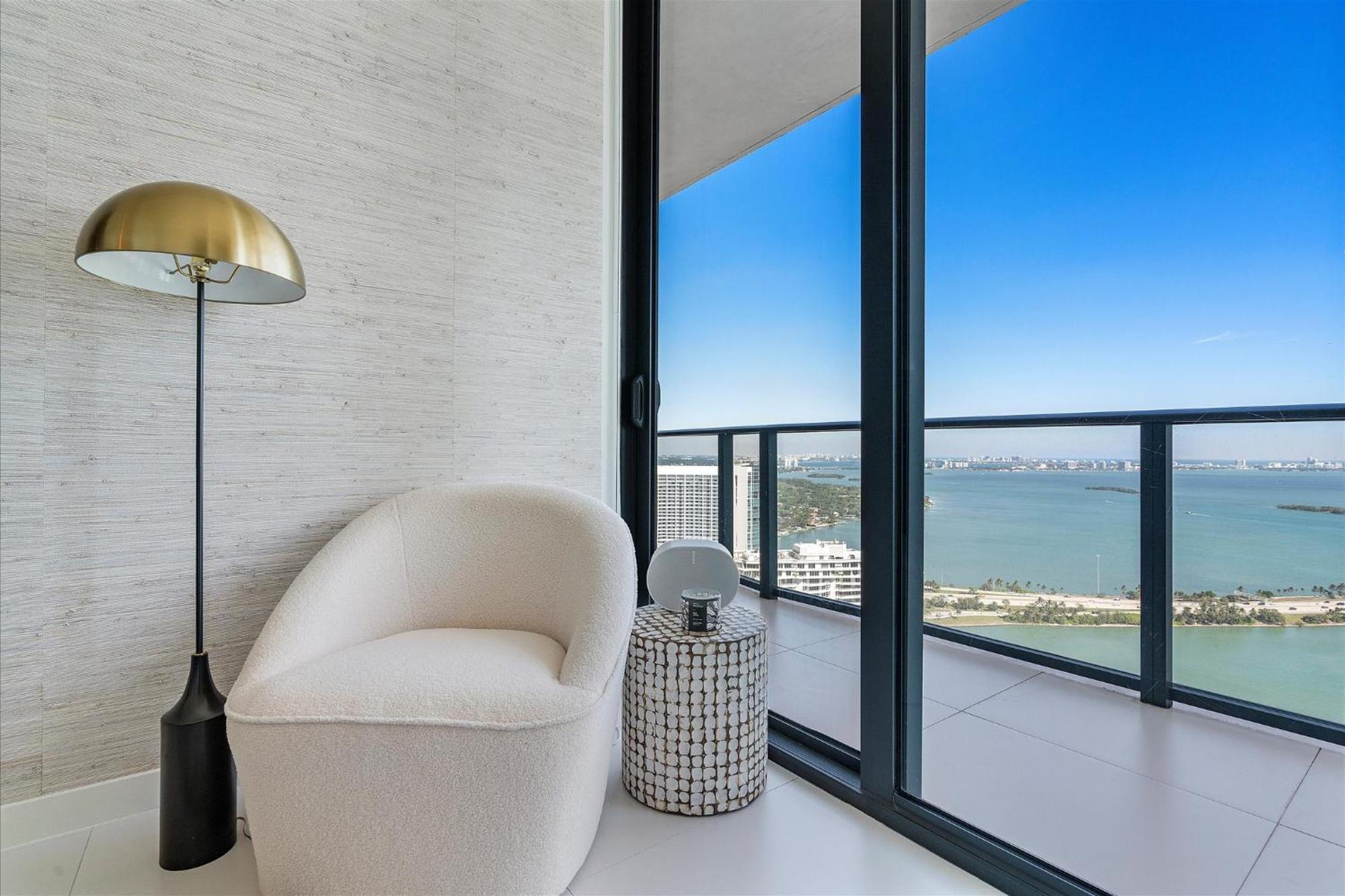 Posh Ocean View Penthouse - Heated Pool, Gym, Office! 10mins Apartment Miami
