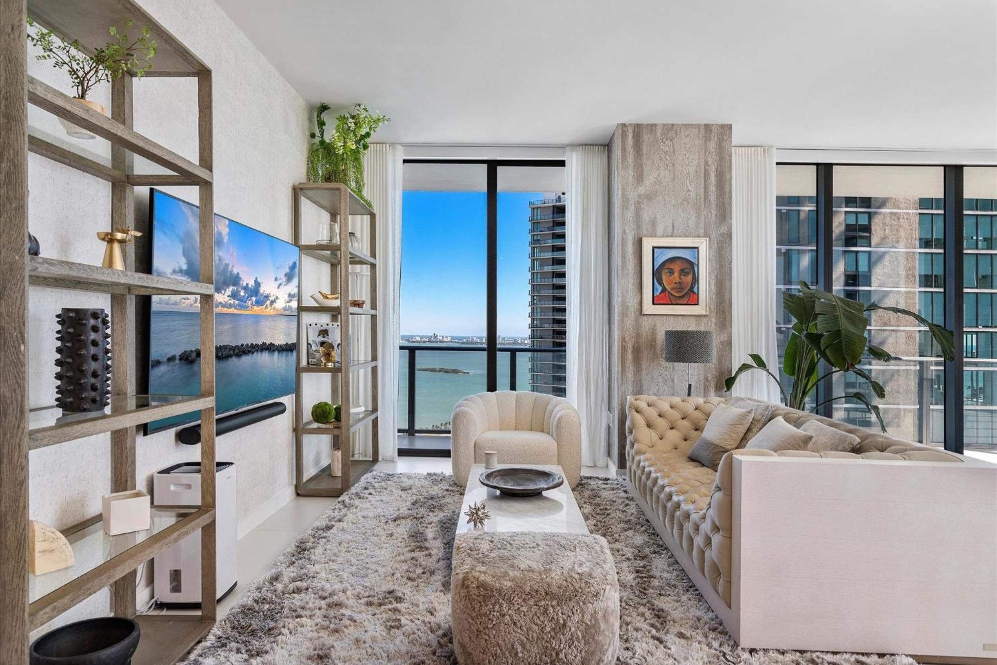 Posh Ocean View Penthouse - Heated Pool, Gym, Office! 10mins * Miami