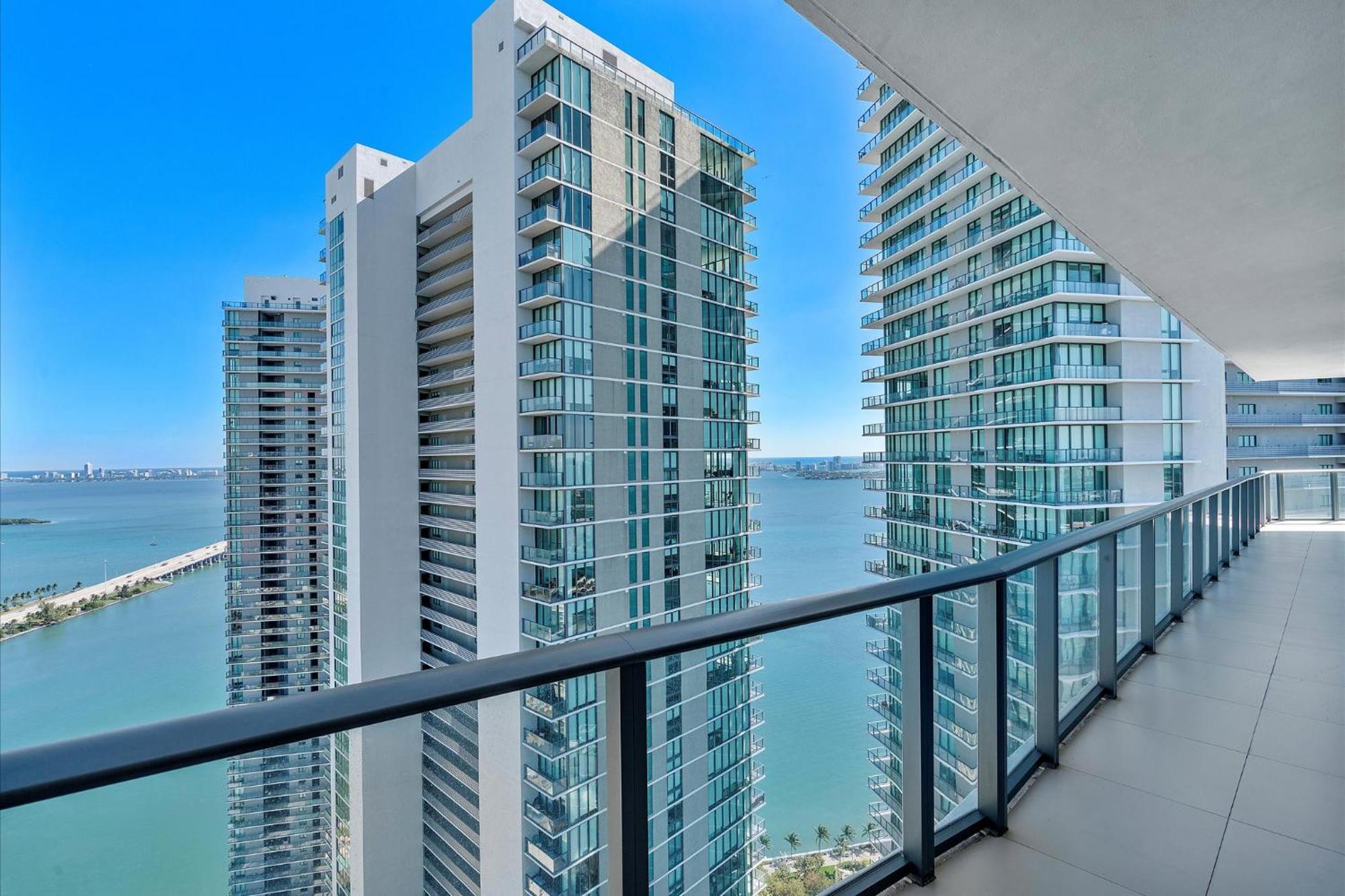 Posh Ocean View Penthouse - Heated Pool, Gym, Office! 10mins * Miami