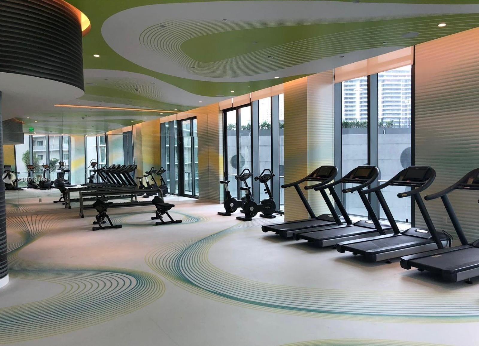 Posh Ocean View Penthouse - Heated Pool, Gym, Office! 10mins Apartment *