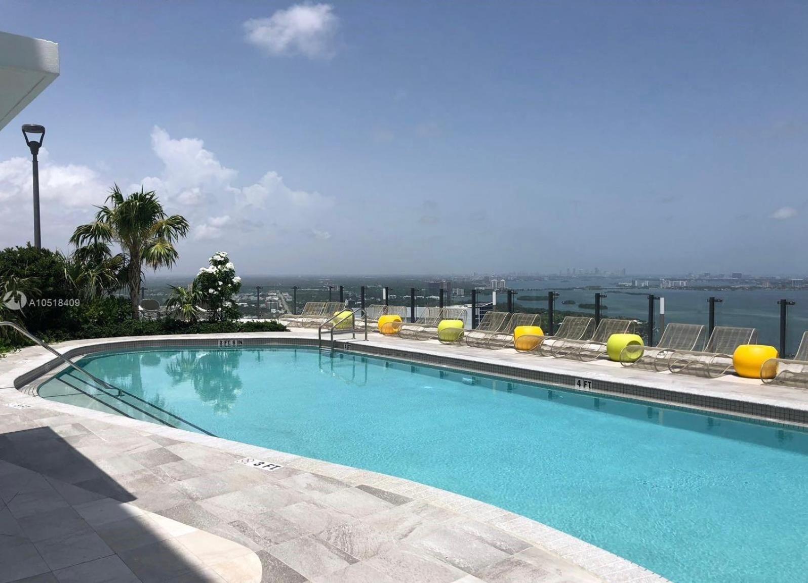 Posh Ocean View Penthouse - Heated Pool, Gym, Office! 10mins *