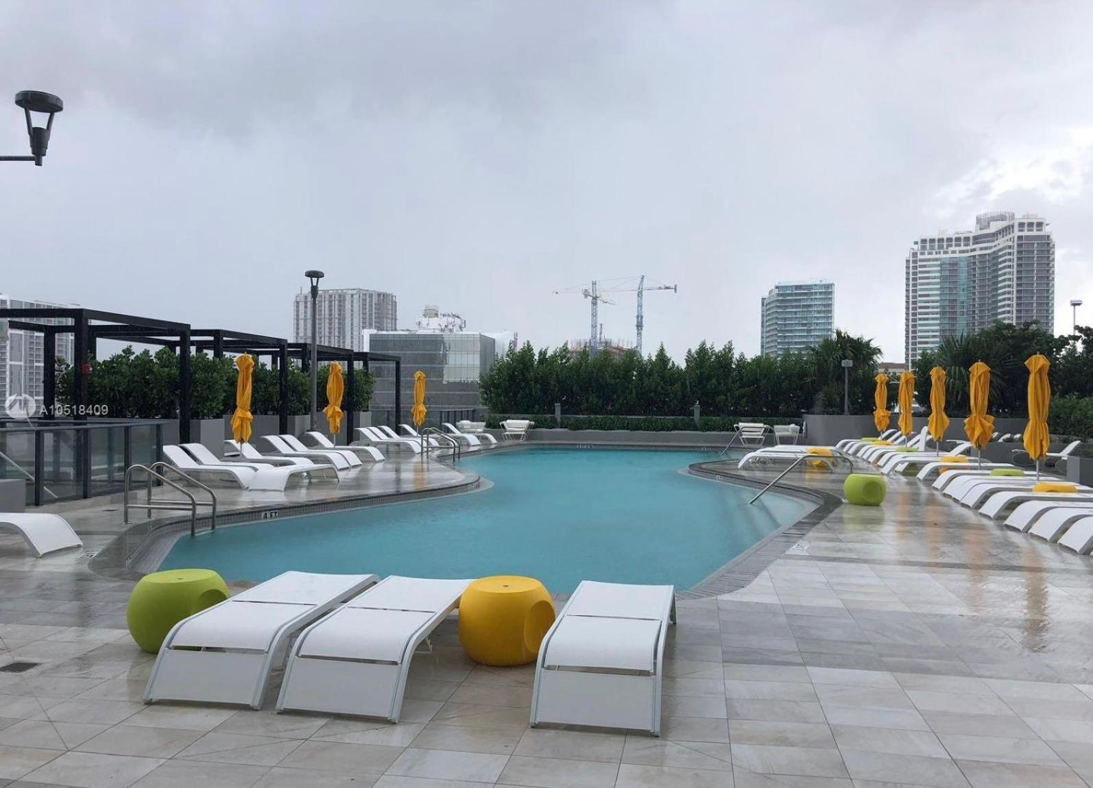 Apartment Posh Ocean View Penthouse - Heated Pool, Gym, Office! 10mins *